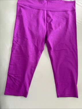 Fabletics Fuchsia Active Capri Leggings 1X